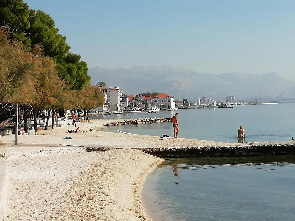 Apartment Grafulin Kastela 0*,  Croatia